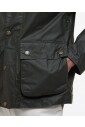 veste-ciree-courte-avec-une-touche-moderne