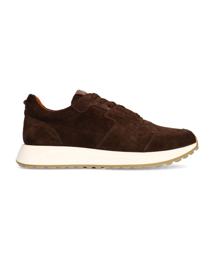 bruine-suede-sneakers-met-witte-zool
