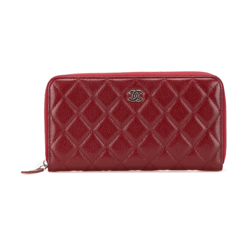 Chanel Vintage Women's Red Pre-Owned Quilted Wallet