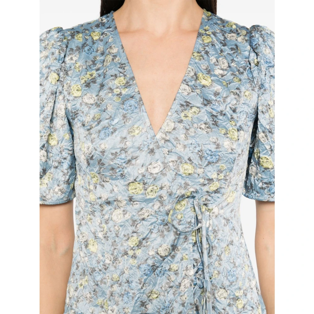 Ganni Blauwe Jurk met V-hals en Korte Mouwen Blue Dames