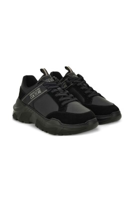 sneakers-noires-pour-un-look-elegant