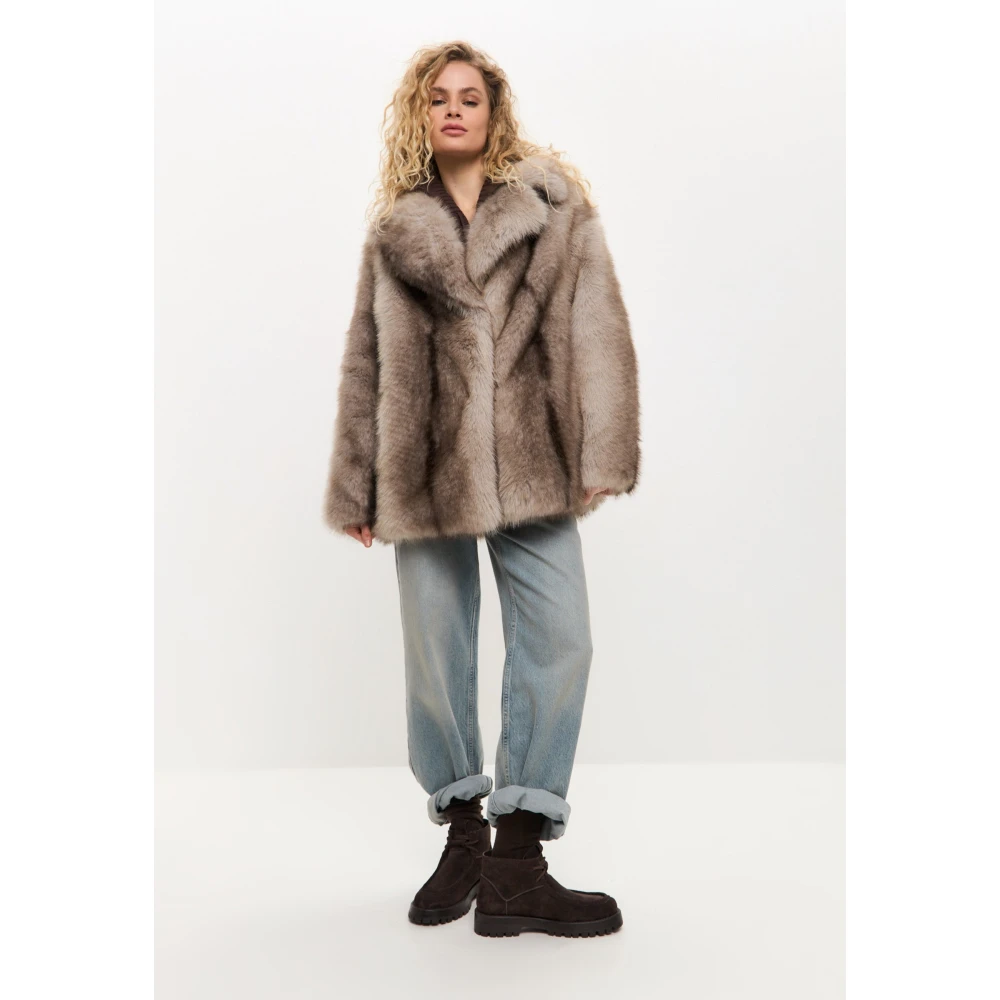 Cesare Gaspari Elegante Bruine Nep Bontjas Luxe Winterkleding voor Vrouwen Bruin Brown Dames