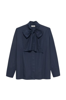 laura-navy