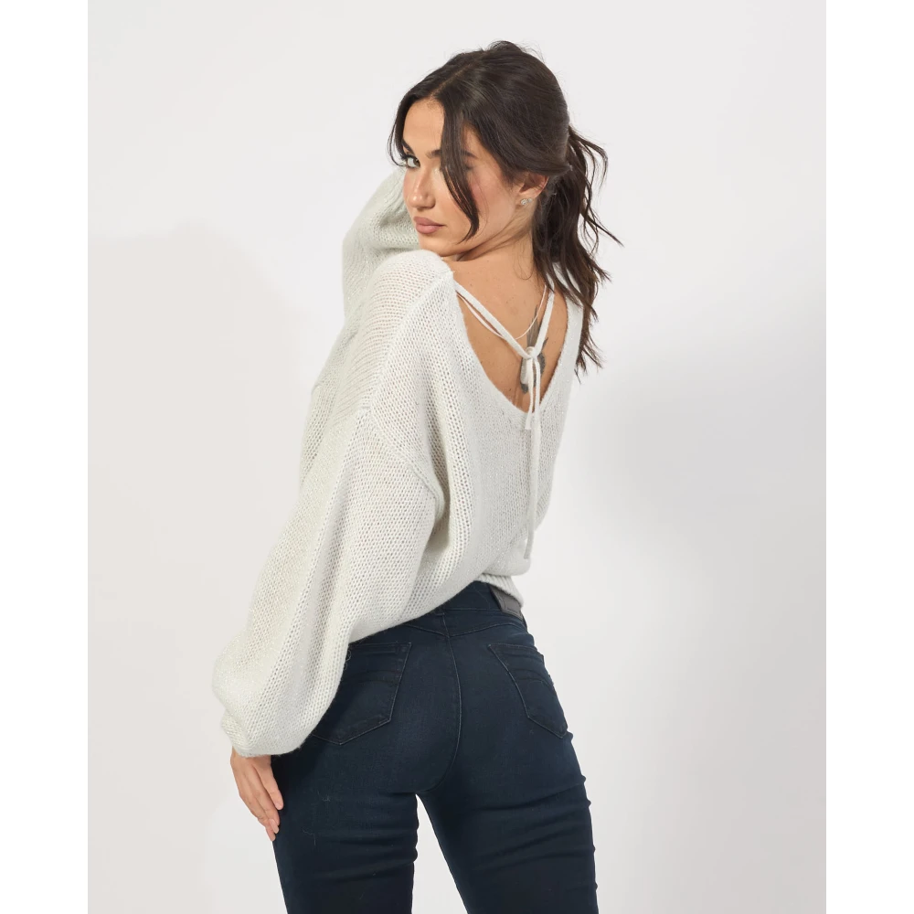 Hugo Boss Witte Sweater met Voor- en Achterhals Borduurwerk White Dames