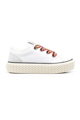 baskets-blanches-a-lacets-pour-femmes