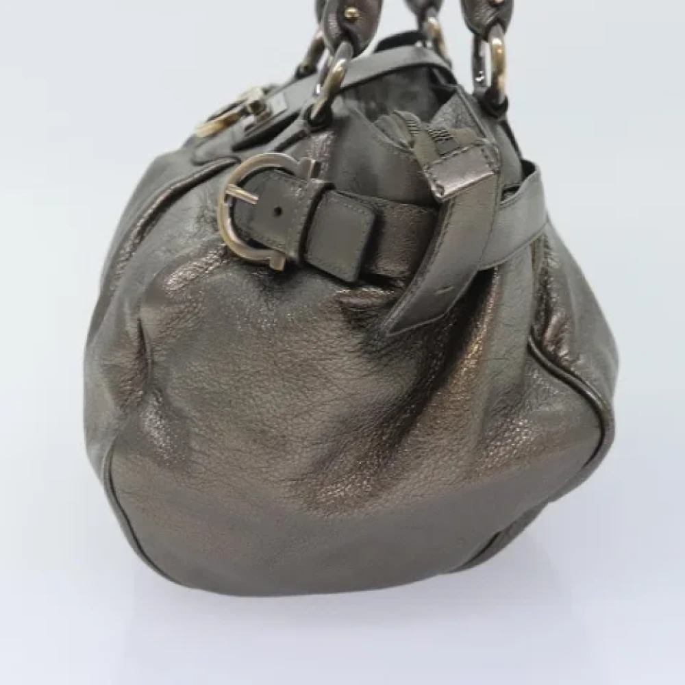 Salvatore Ferragamo Pre-owned Leather handbags Gray Dames