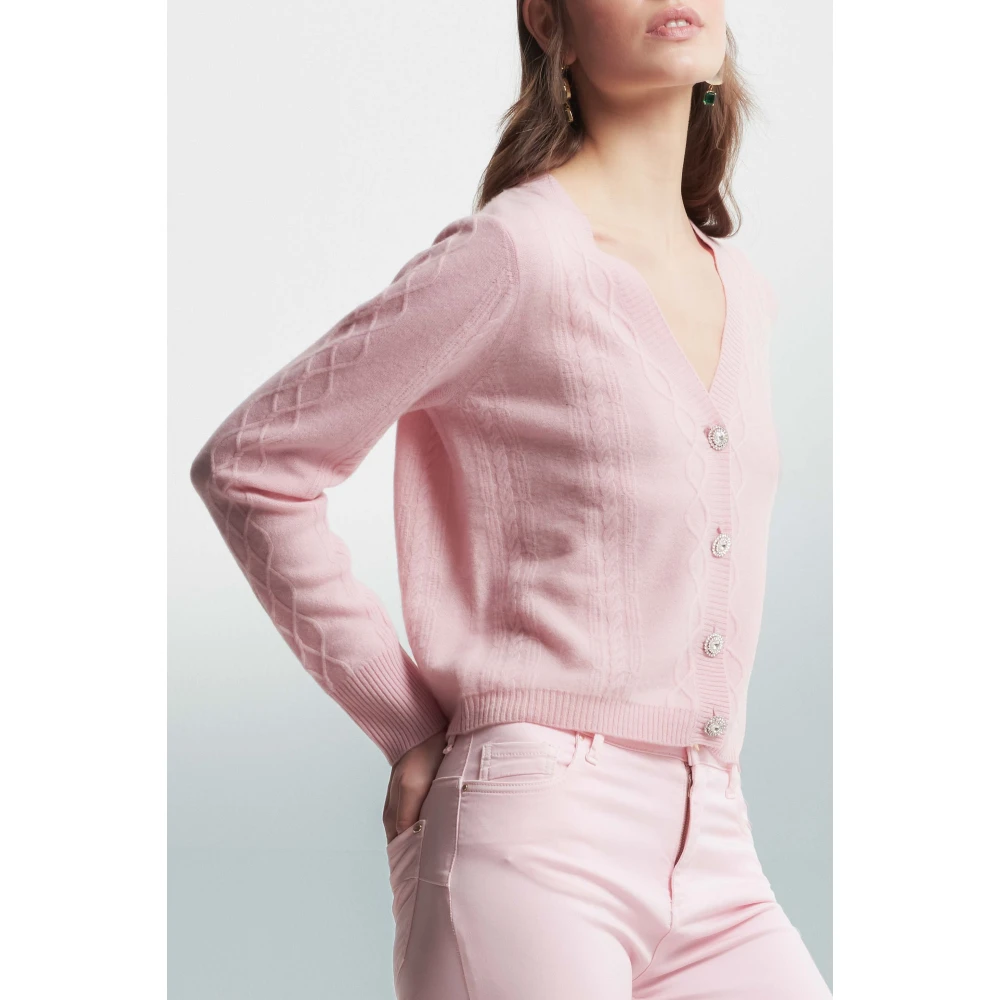 Kocca Wollen Kabeltrui met Juwelen Knopen Pink Dames