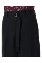 zwarte-geplooide-shorts-verhoog-garderobe-stijl