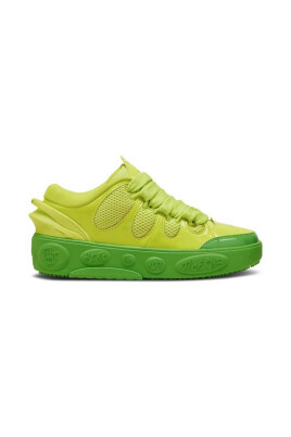 collection-de-vetements-de-sport-de-style-francais