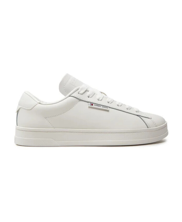 white-leather-low-top-sneakers