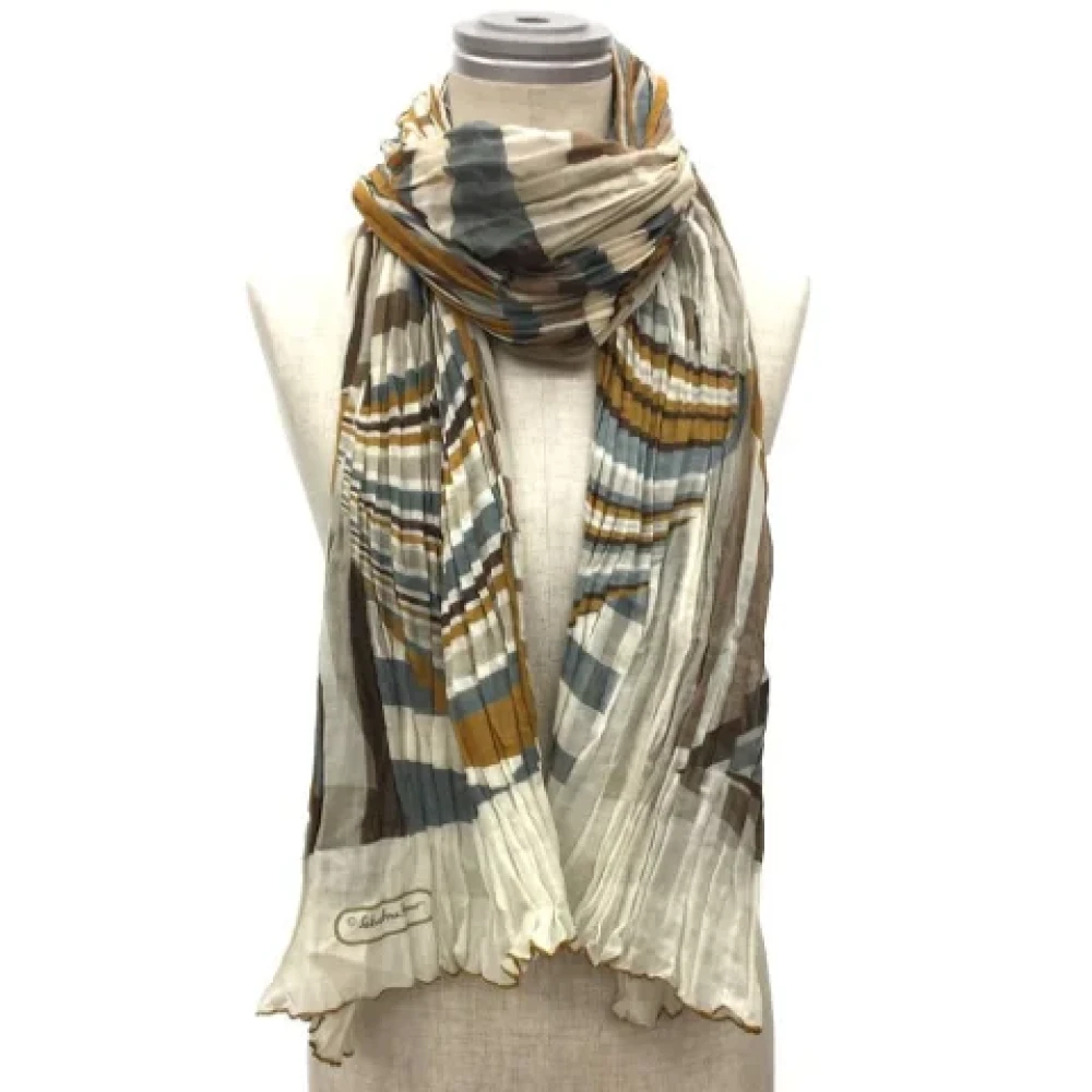 Salvatore Ferragamo Pre-owned Silk scarves Brown Dames