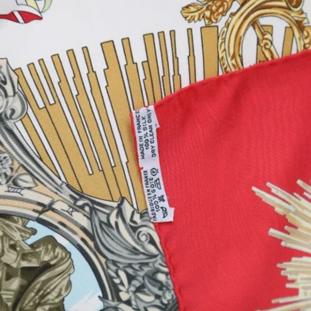 Hermès Vintage Pre-owned Silk scarves Red Dames