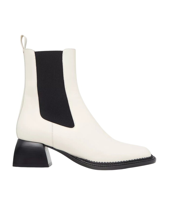 bottines-blanches-avec-bouts-carres