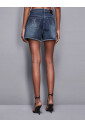 shorts-en-denim-bleu-a-taille-basse-avec-chaines-en-strass