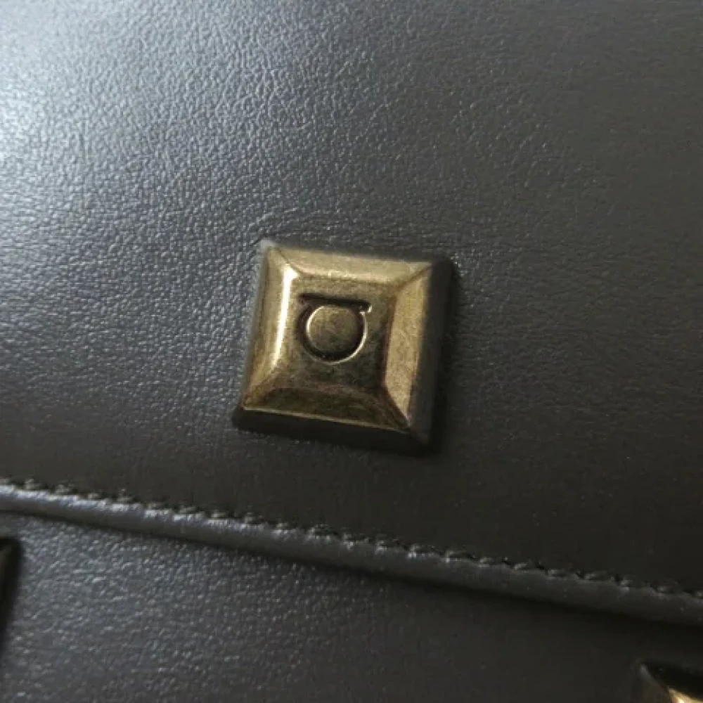 Salvatore Ferragamo Pre-owned Leather wallets Gray Dames