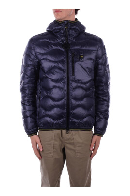hooded-coat-with-zipper-pockets