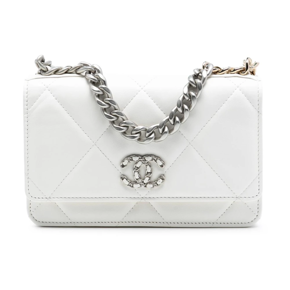 Chanel Vintage Women's White Pre-Owned Flap Bag With Chain Strap