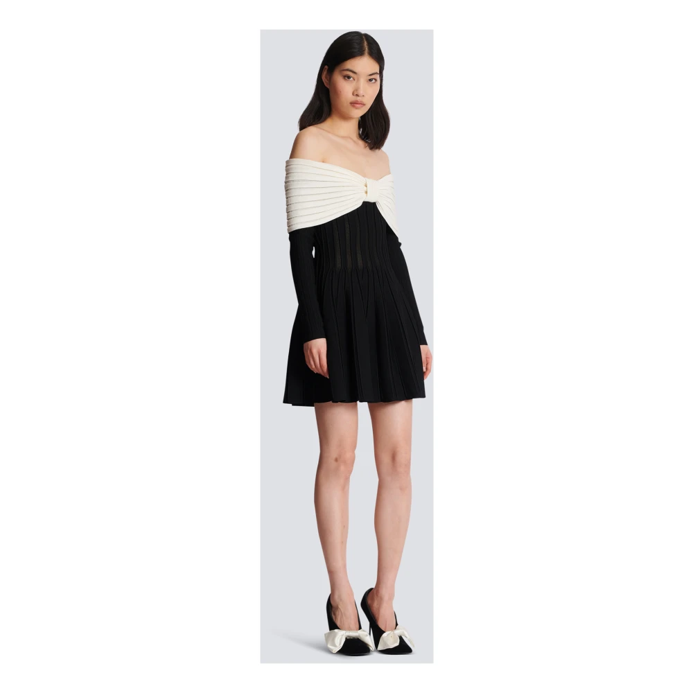 Balmain Skaterjurk met off-shoulder in een gestructureerde gebreide stof Black Dames