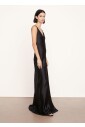 robe-longue-satinee-a-col-v