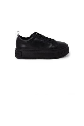 black-leather-sporty-sneakers