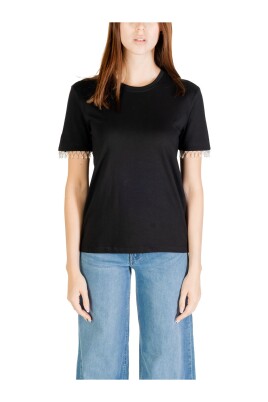 black-cotton-t-shirt-with-short-sleeves