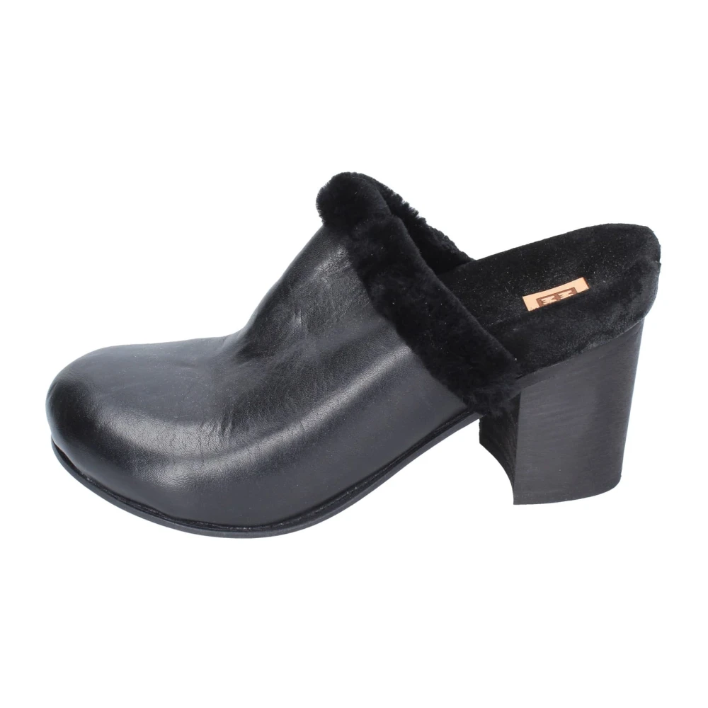 Moma Women's Black Leather Heeled Mules