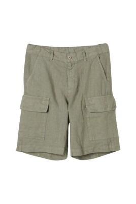 green-cargo-shorts-with-pockets