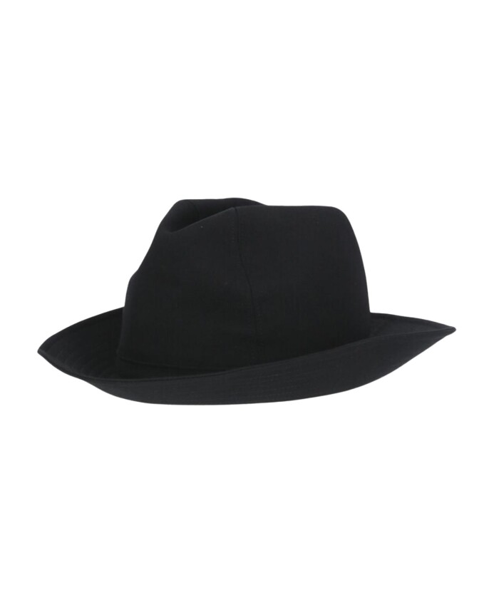 chapeau-a-large-bord-noir