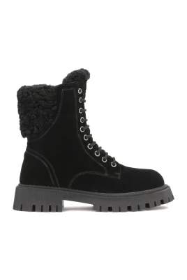Platta ankelboots i mjukt mocka