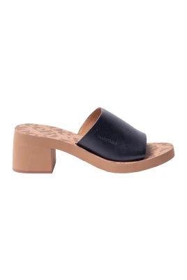 Essie Mule - Svart Läderklackad Sandal