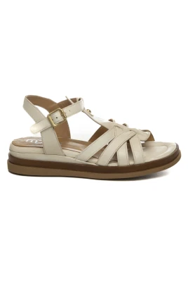 Sandaler med flätade remmar