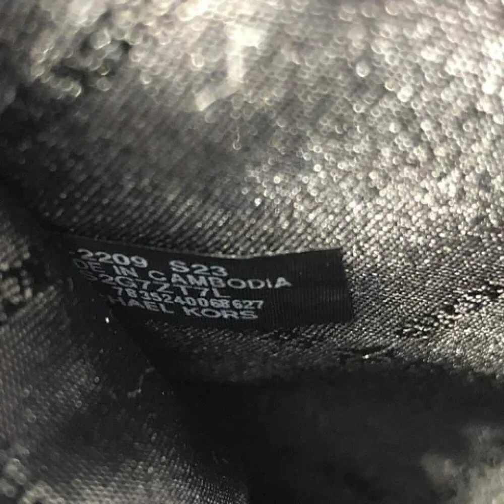 Michael Kors Pre-owned Fabric shoulder-bags Black Dames