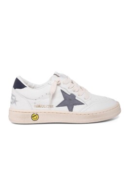 sneakers-en-cuir-blanc-avec-details-iconiques
