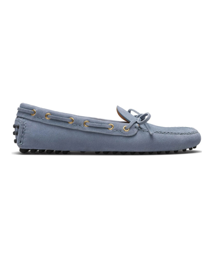 chaussures-bleues-en-daim-a-lacets