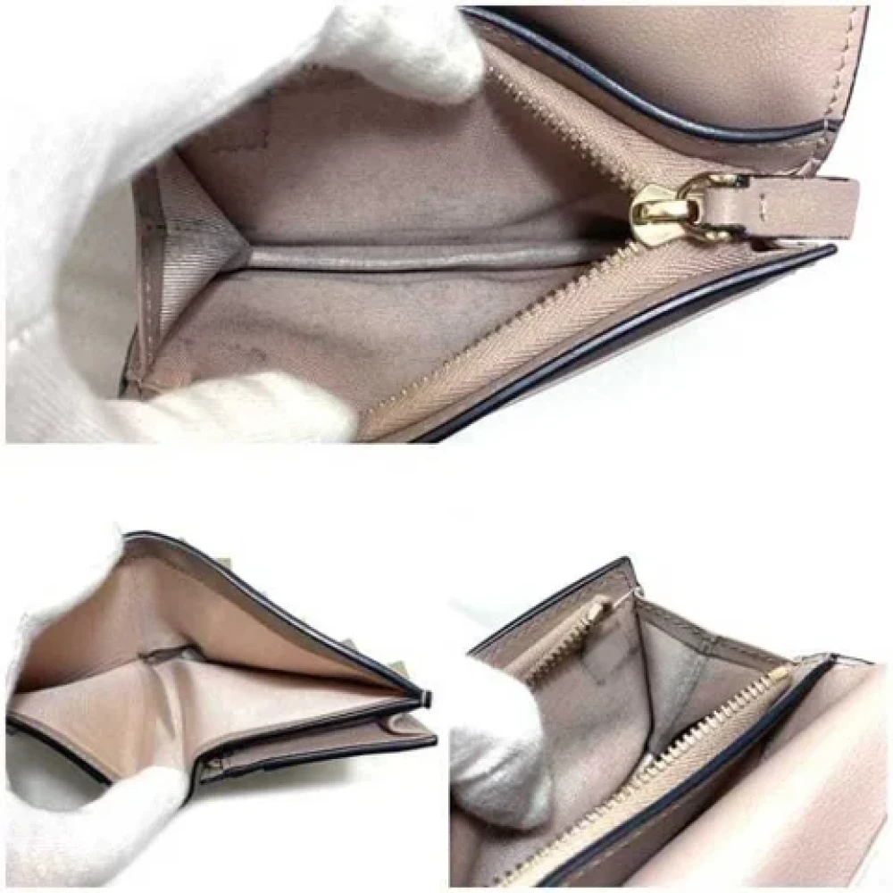 Valentino Vintage Pre-owned Leather wallets Beige Dames