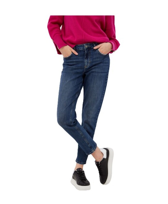 cute-slim-high-waist-mom-jeans