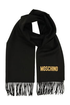 wool-scarf-stay-warm-and-elegant-this-winter