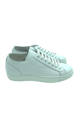 nova-sneaker