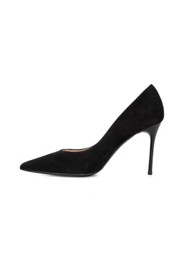 stylish-heeled-boots