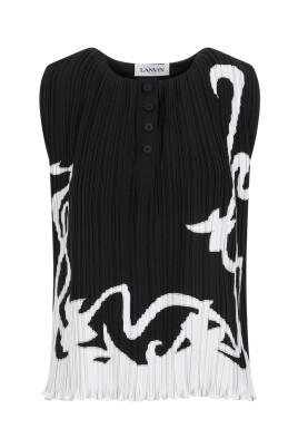 black-sleeveless-pleated-top