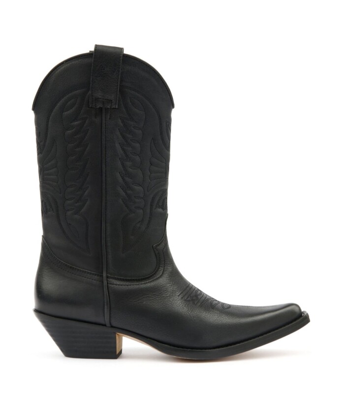 bottes-noires-en-cuir-a-bout-pointu