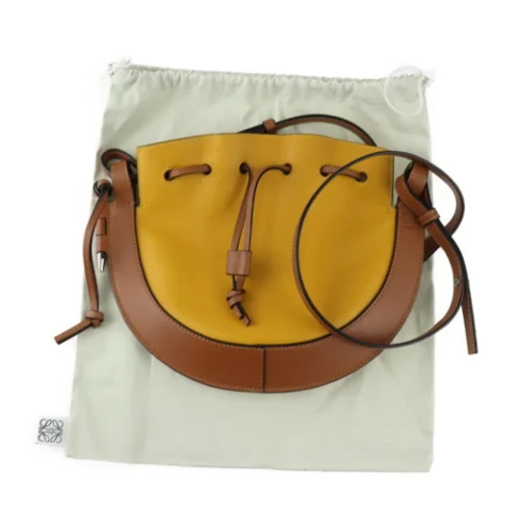 Loewe Pre-owned Fabric shoulder-bags Yellow Dames
