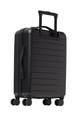 black-suitcases-for-stylish-travelers