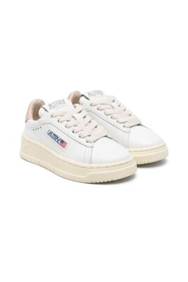 sneakers-blanches-pour-un-look-elegant