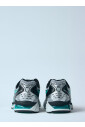 mesh-sneakers-met-metallic-finish