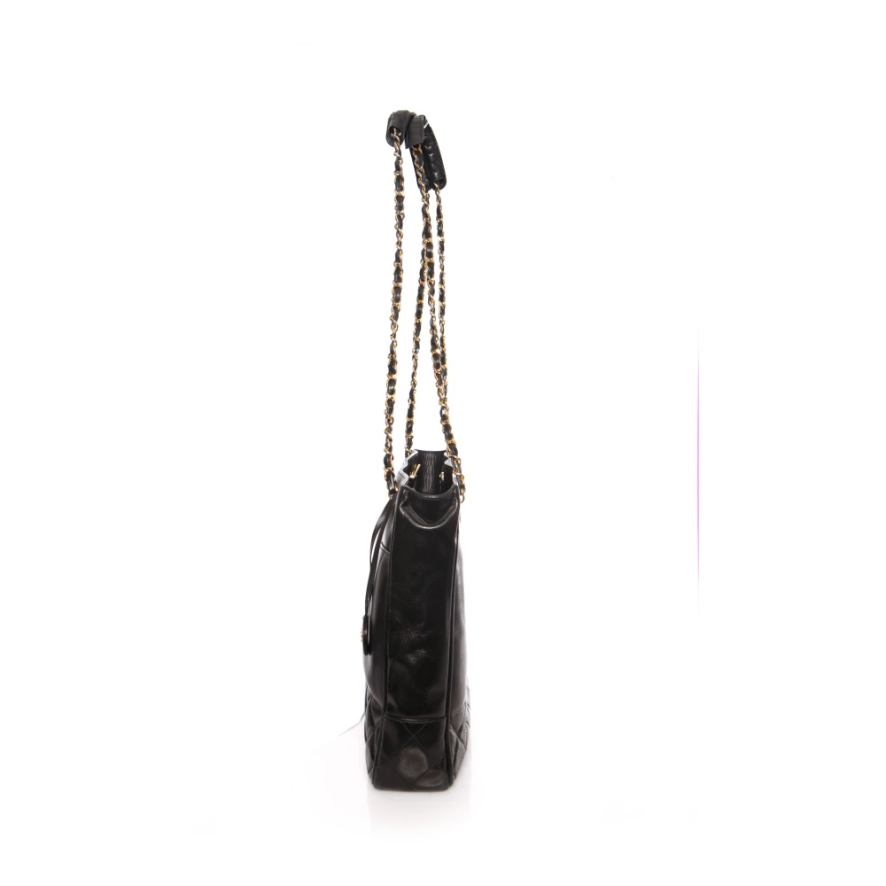 Chanel Vintage Pre-owned quilted calf leather shopper shoulderbag with hardware. Black Dames