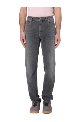 straight-leg-jeans-for-men