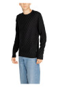 pull-noir-tricote-a-col-rond