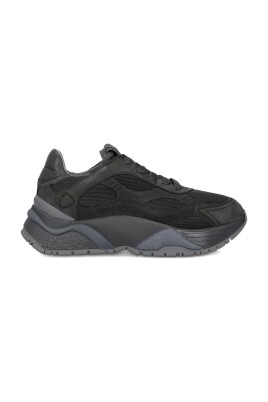 sneakers-noires-en-tissu-et-cuir