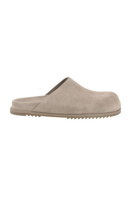 suede-clogs-casual-style